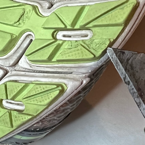 Brooks Ravenna 6 women’s running walking shoes 7.5B - Picture 9 of 10